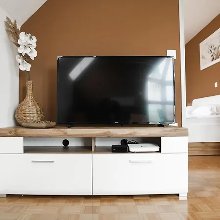 Miadora - Apartma Bela Storklja