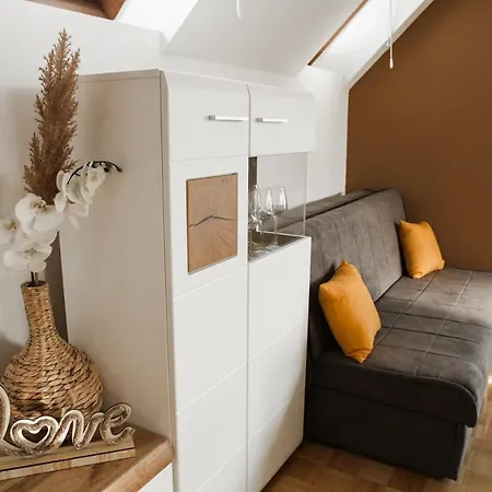 Miadora - Apartma Bela Storklja Apartamento